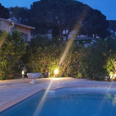 Grand Appartement Dans Maison Avec Piscine Privee Frejus Exterior photo