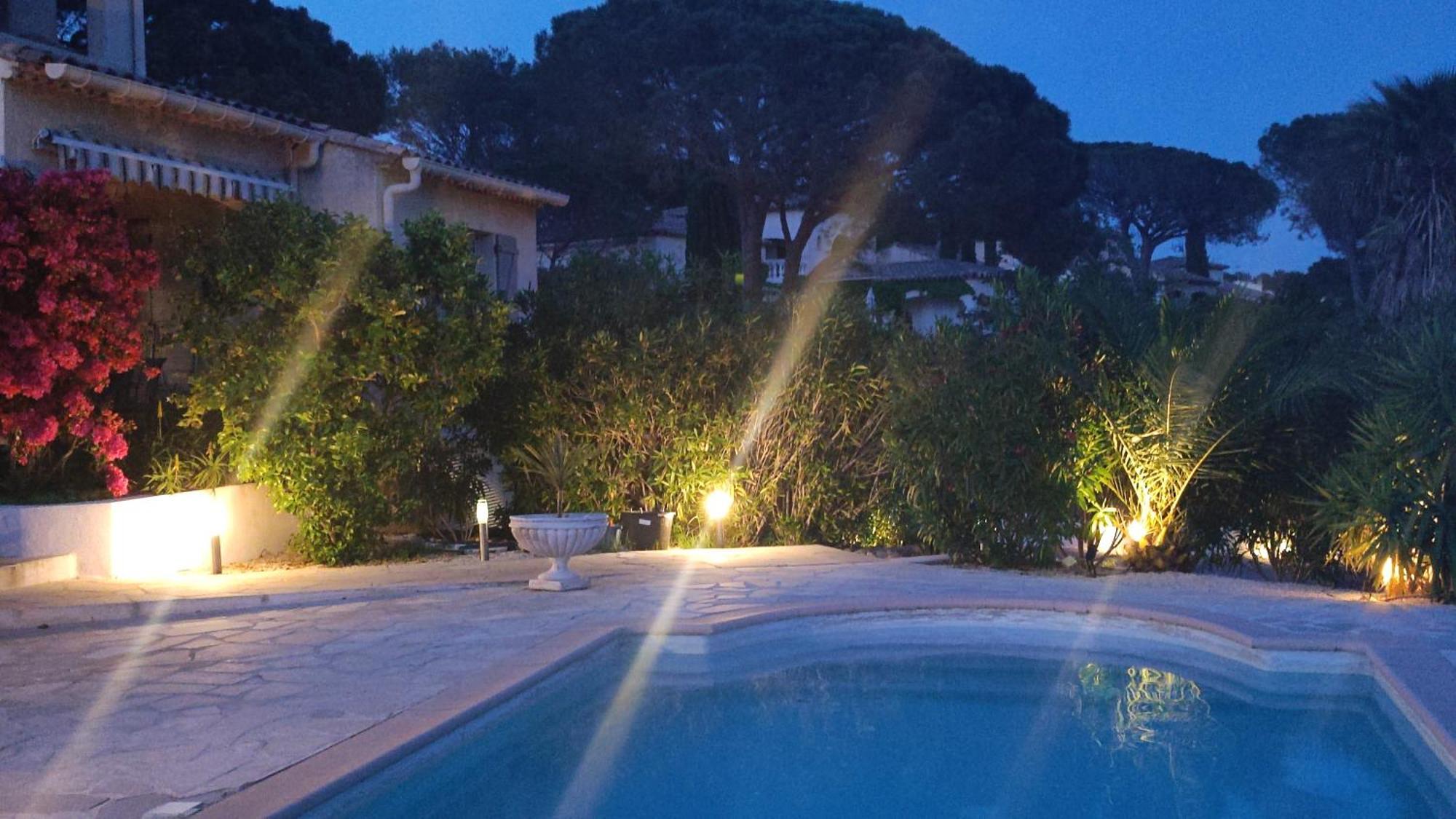 Grand Appartement Dans Maison Avec Piscine Privee Frejus Exterior photo