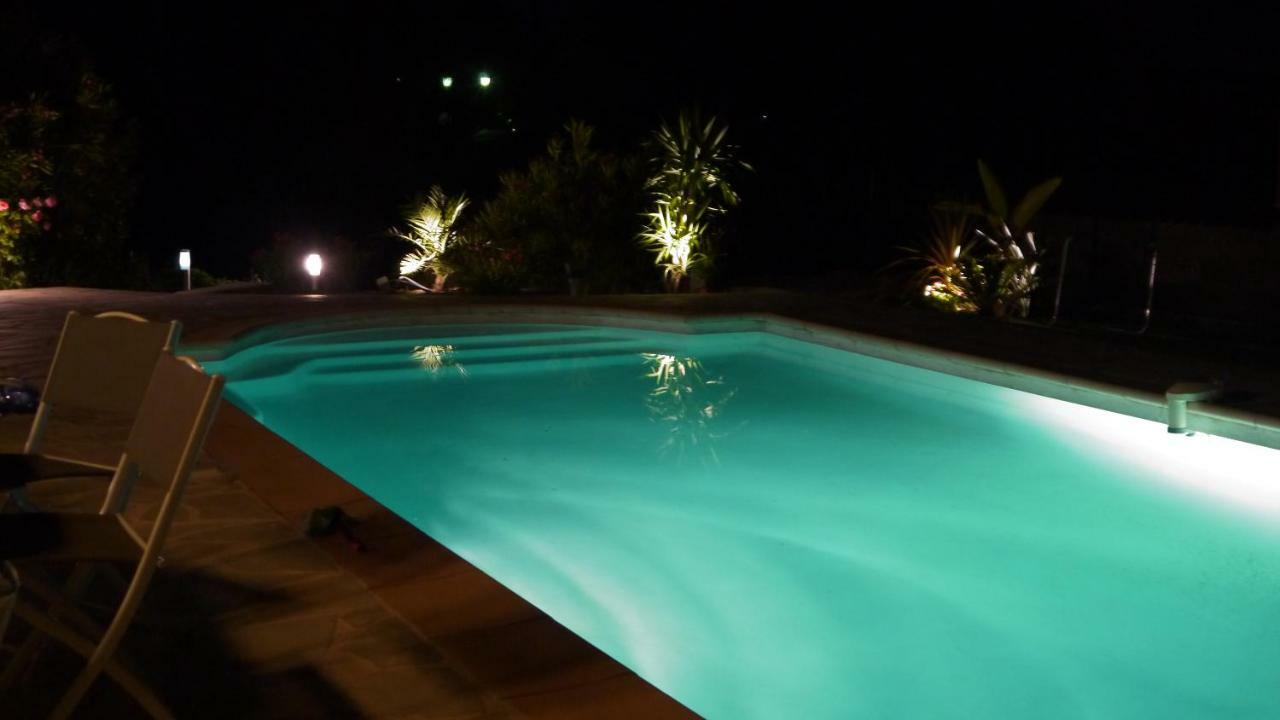Grand Appartement Dans Maison Avec Piscine Privee Frejus Exterior photo