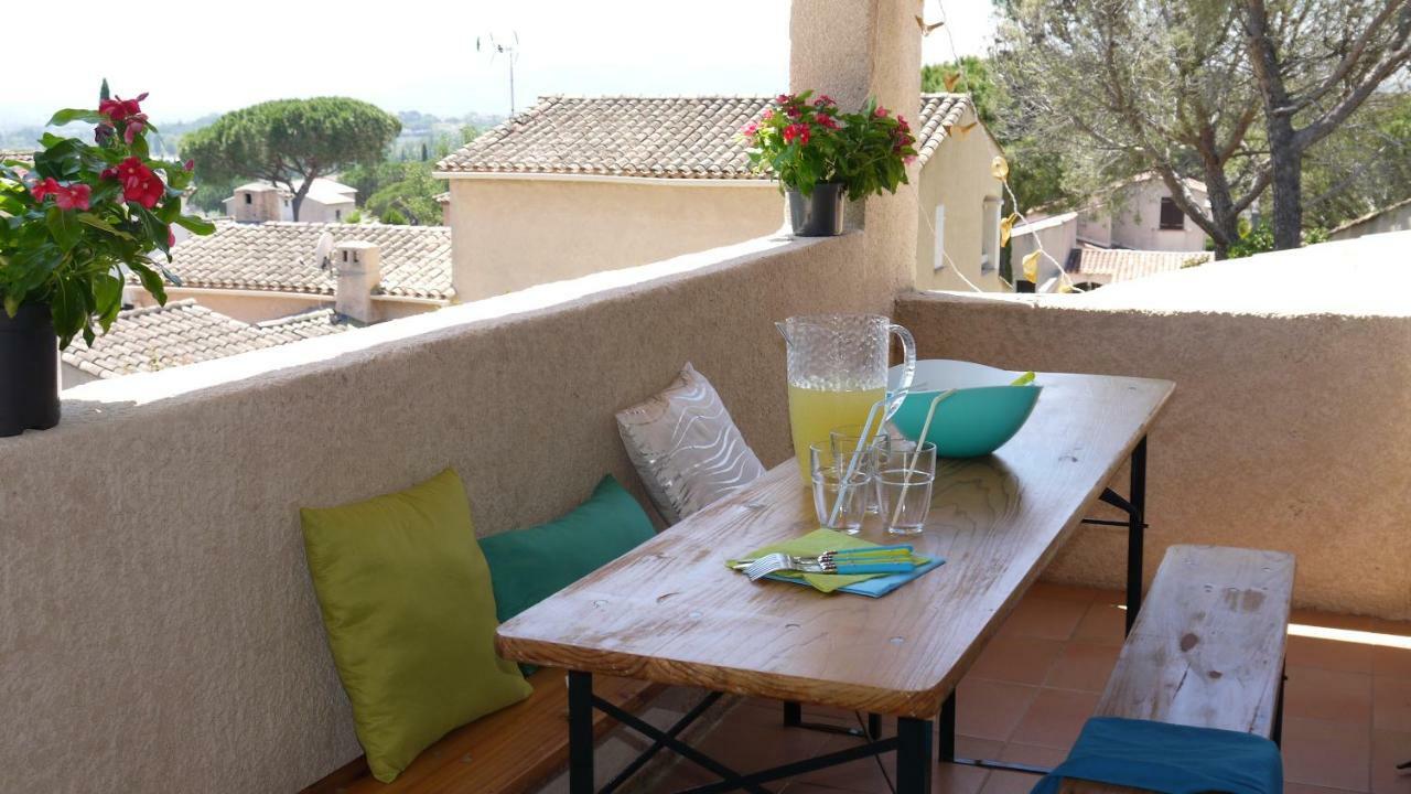 Grand Appartement Dans Maison Avec Piscine Privee Frejus Exterior photo
