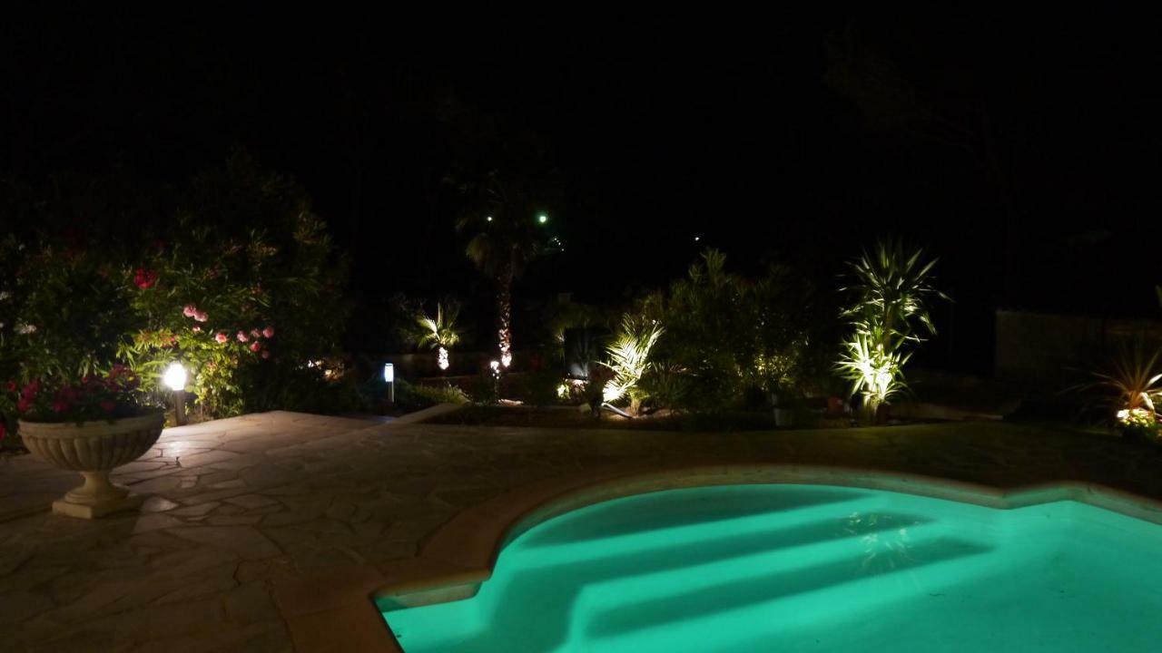 Grand Appartement Dans Maison Avec Piscine Privee Frejus Exterior photo